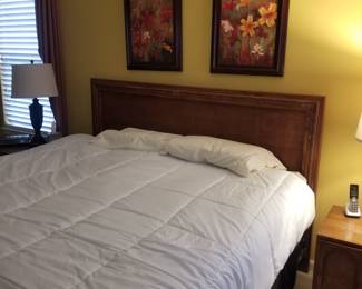 King bedroom suite by Thomasville - bed