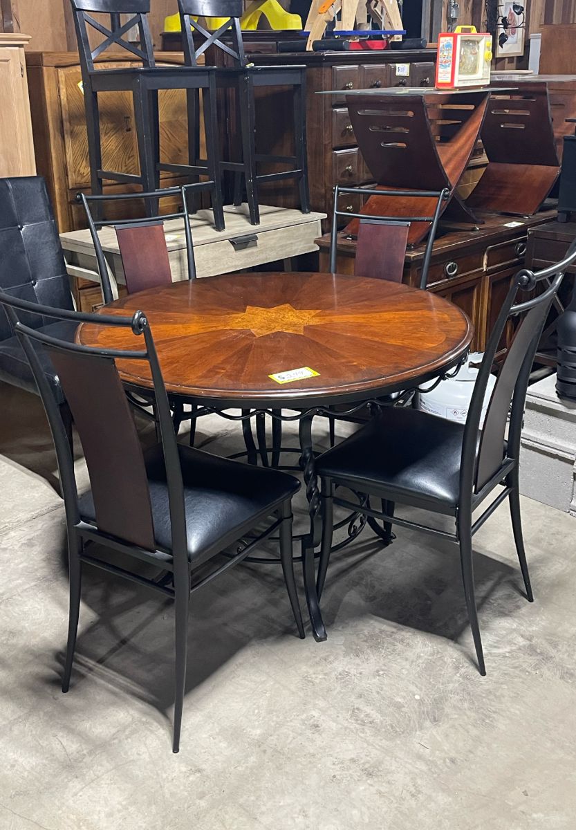 Diamond Estate Sale & Antiques in Kansas City, MO starts on 12/28/2023