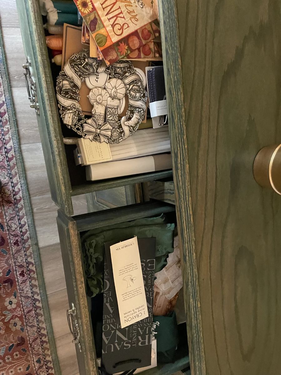 Helping Hands Estate Sales /Fl Dunnellon starts on 1/17/2024