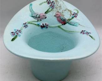 Lot 023   5 Bid(s)
HULL pottery Serenade hat vase