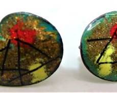 Lot 075   1 Bid(s)
VTG Enamel earrings