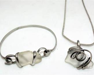 Lot 120   4 Bid(s)
Quartz bracelet necklace