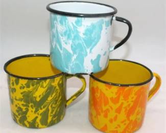 Lot 096   2 Bid(s)
3 VTG enamel cups