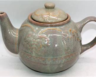 Lot 080   6 Bid(s)
Full size pottery teapot