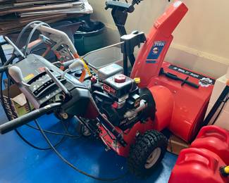 Ariens Deluxe 28-in Two-stage Self-Propelled Gas Snow Blower