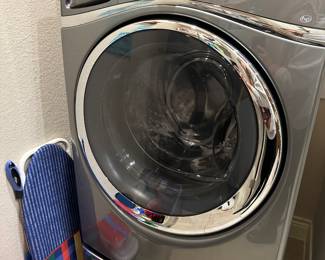 Whirlpool Front Loader Washer - Like New 4 years old