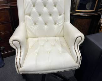 White Nail Trim Swivel Study Chair