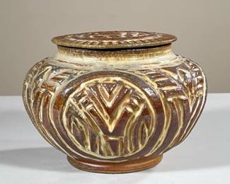 LIDDED POTTERY VASE | Carved and glazed lidded pottery vase. - h. 6 x dia. 8 in
