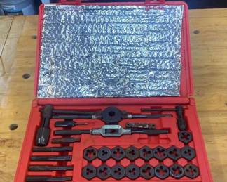 Black Max Tap Die Set