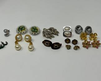 Lot 378 | Earrings Vintage Earring Lot Pierced & Clipon