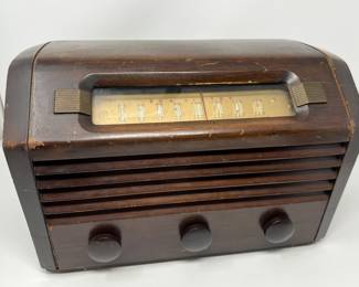 Lot 265 | RCA Victor Vintage Radio WORKS