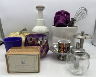 Lot 163 | Housewares Decor Elvis Demitasse Mug