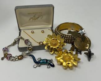 Lot 384 | Vintage Jewelry Bangle Bracelet, etc