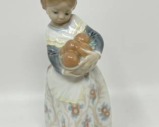 Lot 220 | Lladro Valencian Girl Porcelain Figurine