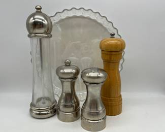 Lot 123 | Peppermills Pepper Grinder Mills, etc