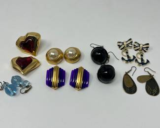 Lot 379 | Earrings Vintage Earring Lot Pierced & Clipon