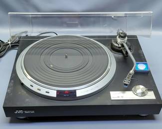 JVC Quartz Lock Turntable With Photokinetic End Of Play Mechanism And Direct Drive System, Model QL-A7, Powers On