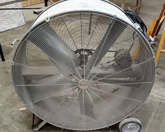 Utilitech Rolling 44" Shop Fan, Powers On