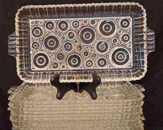 16 Groovy Glass Trays