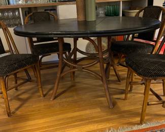 Rattan Table with 4 chairs and 1 leaf - Oval with leaf, Round without leaf
