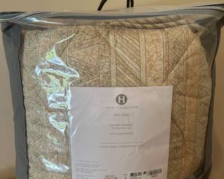 King Comforter and Linens 