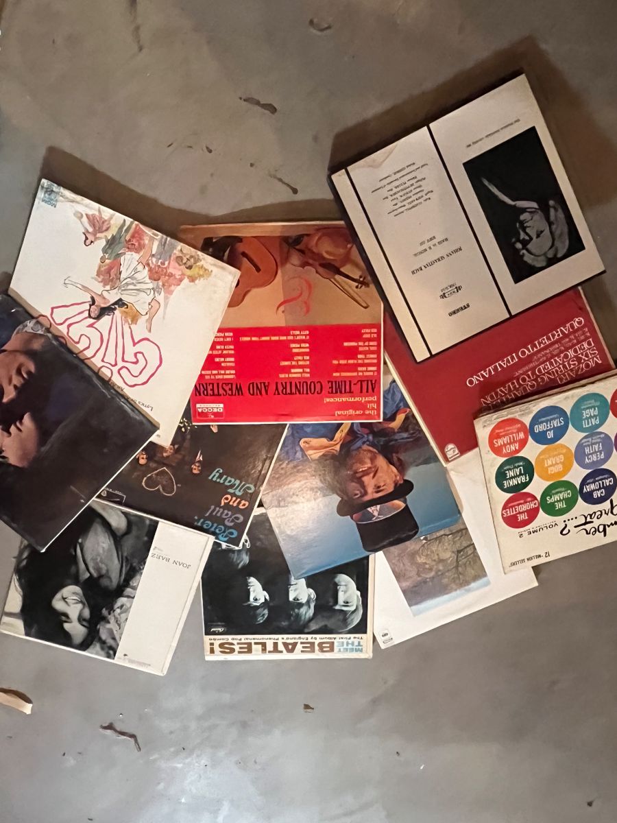 West Kettering Sale Vintage Meets Chic starts on 1/4/2024