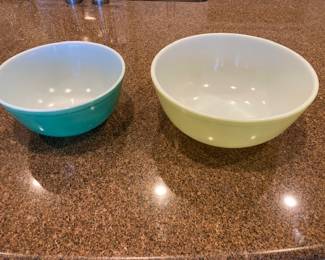 Pyrex bowls