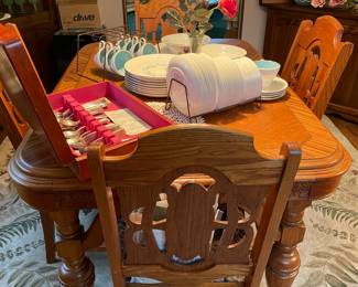 Great country style table/chairs