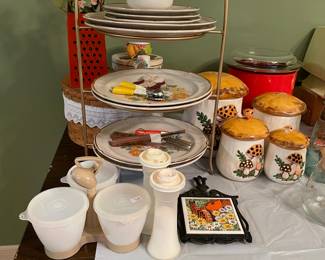 Mushroom canister set