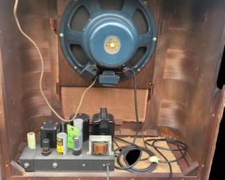 Early Hi-Fi, JENSEN bass reflex enclosure, w/JENSEN Field coil full range speaker, and built in amplifier, w/UTC transformers