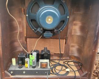 Early Hi-Fi, JENSEN bass reflex enclosure, w/JENSEN Field coil full range speaker, and built in amplifier, w/UTC transformers