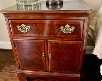Vintage Drexel nightstand/chest