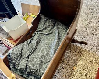 Wood baby cradle