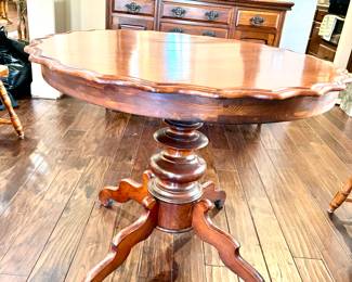 Pedestal base table