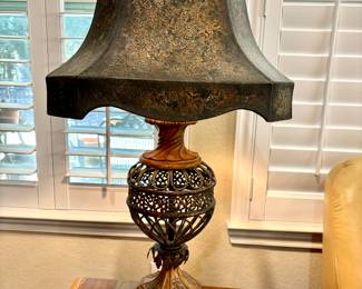 Unique woven metal base lamp