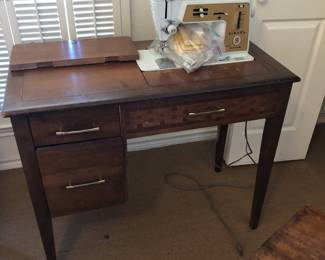 Singer sewing machine and table