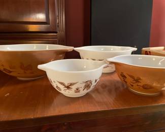 Pyrex vintage Mixing Bowl Set--Early American Graphics--Extra Nice Condition!