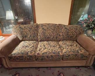 Beautiful or Handsome --Cushy & Sturdy --Flex-Steel, Excellent Condition & The Price Is Right!