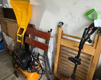 Compressor, electric snow thrower 