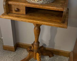 Cute side table / plant / vase stand