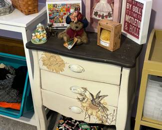 Cute petite flowered side table 