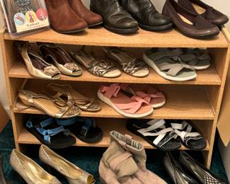 Shoes and shoe rack 
