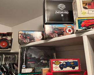 Warner Brothers model trucks and cars, Stroh's truck