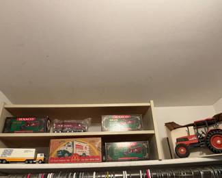 Model cars and trucks, Winross, Texaco, tractor