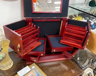 Amazing jewelry case.