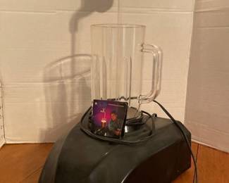 Optical illusion beer mug