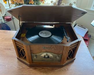 Vintage style record player $90