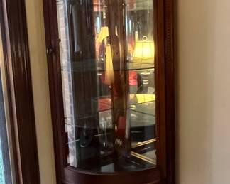 Beautiful curio cabinet $200