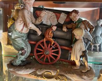 Capodimonte music box