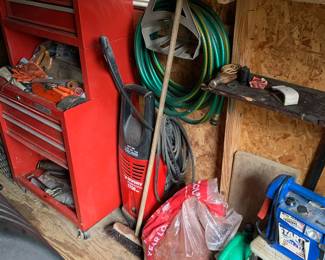 Pressure washer, hoses